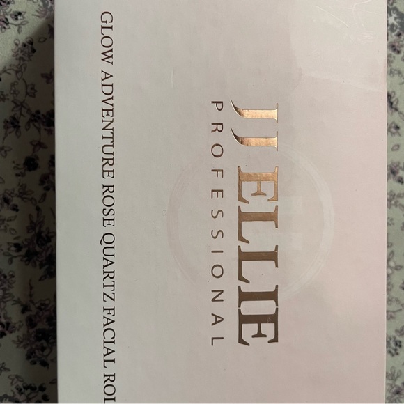 JJ ELLIE GLOW ADVENTURE ROSE QUARTZ  FACIAL ROLLER - Picture 2 of 4